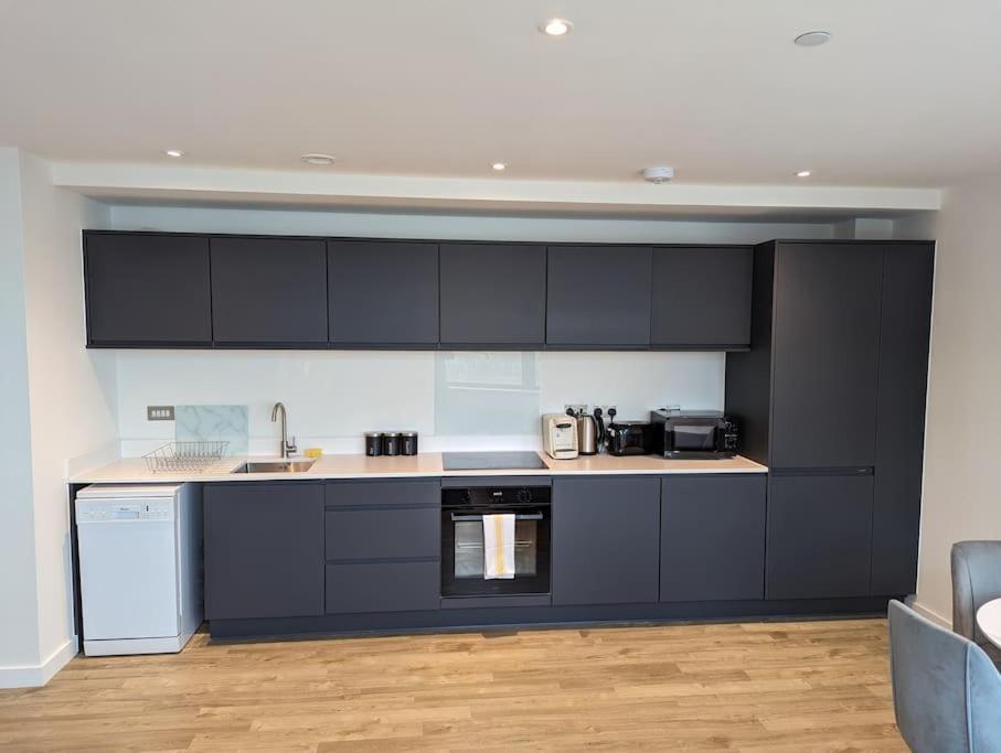 Lovely 1 Bed Apartment - Old Trafford 曼彻斯特 外观 照片