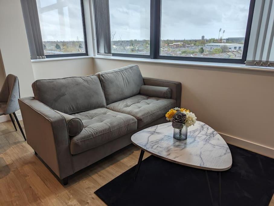 Lovely 1 Bed Apartment - Old Trafford 曼彻斯特 外观 照片